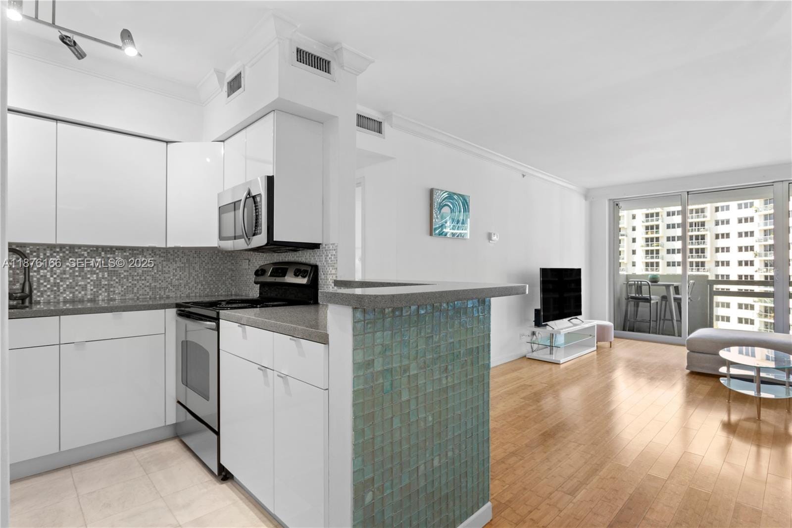 1500 Bay Road 866S, Miami Beach, FL 33139 photo 2