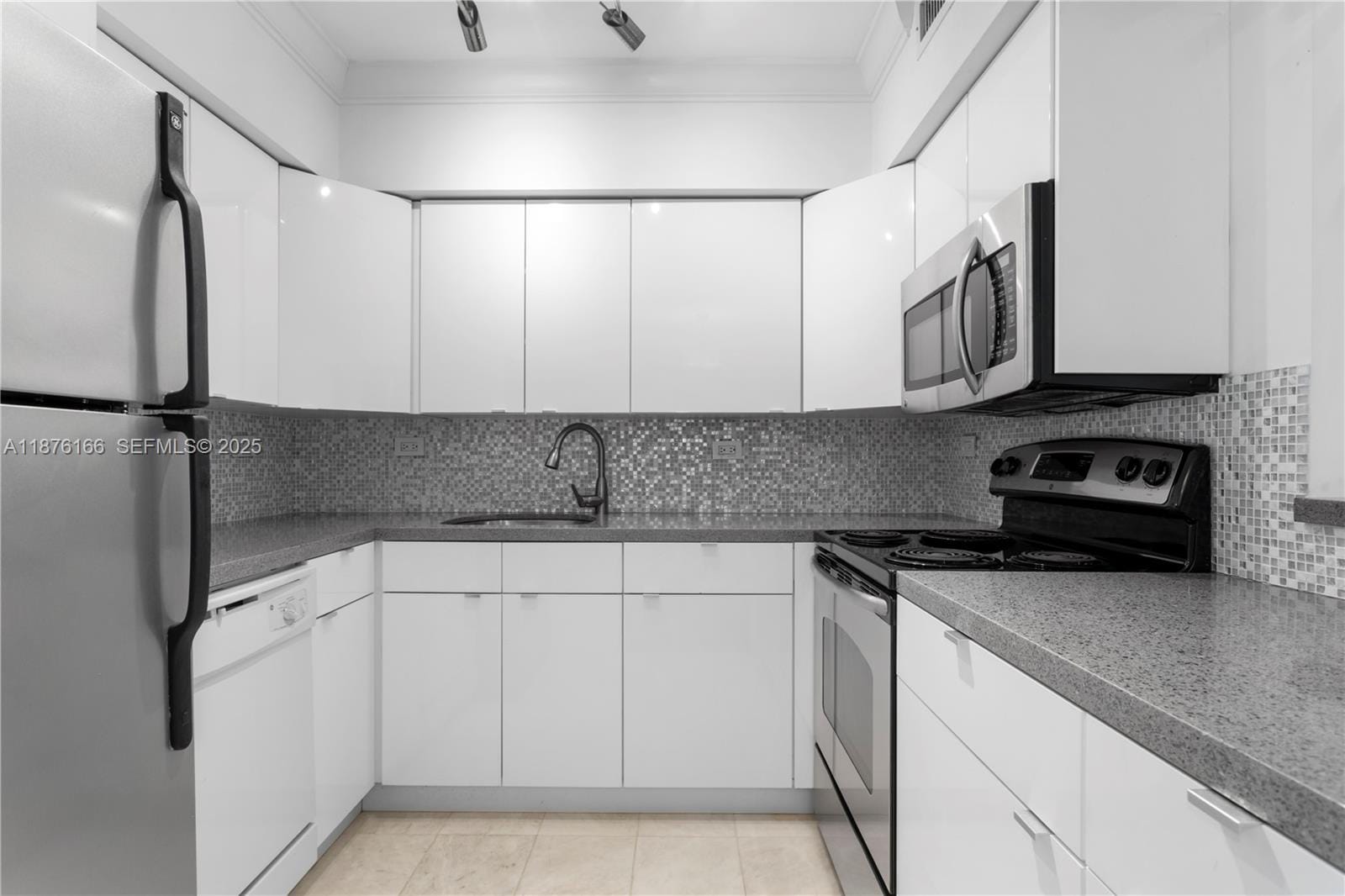 1500 Bay Road 866S, Miami Beach, FL 33139 photo 6