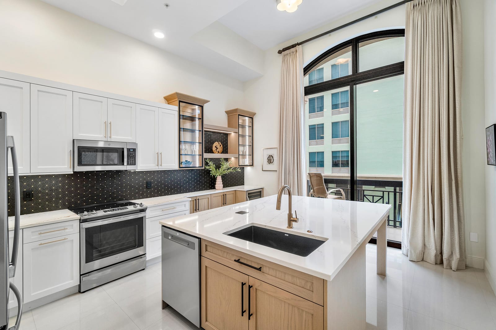 701 S Olive Avenue 211 — photo 4