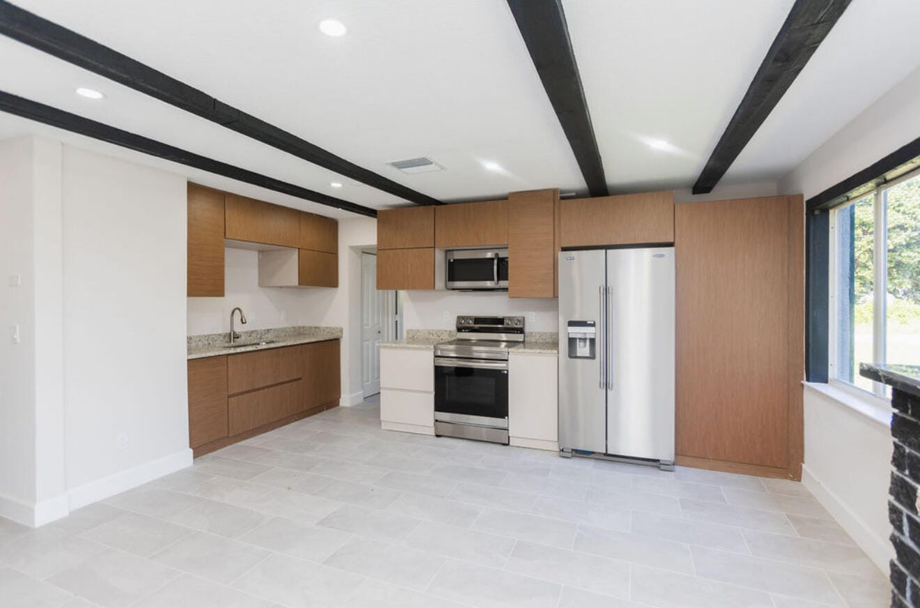 2209 Barbara Avenue — photo 2