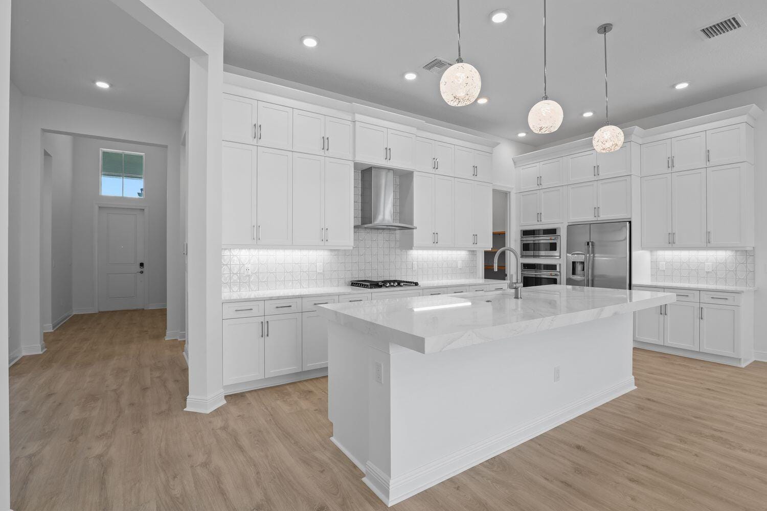 5385 Hutchinson Way — photo 3
