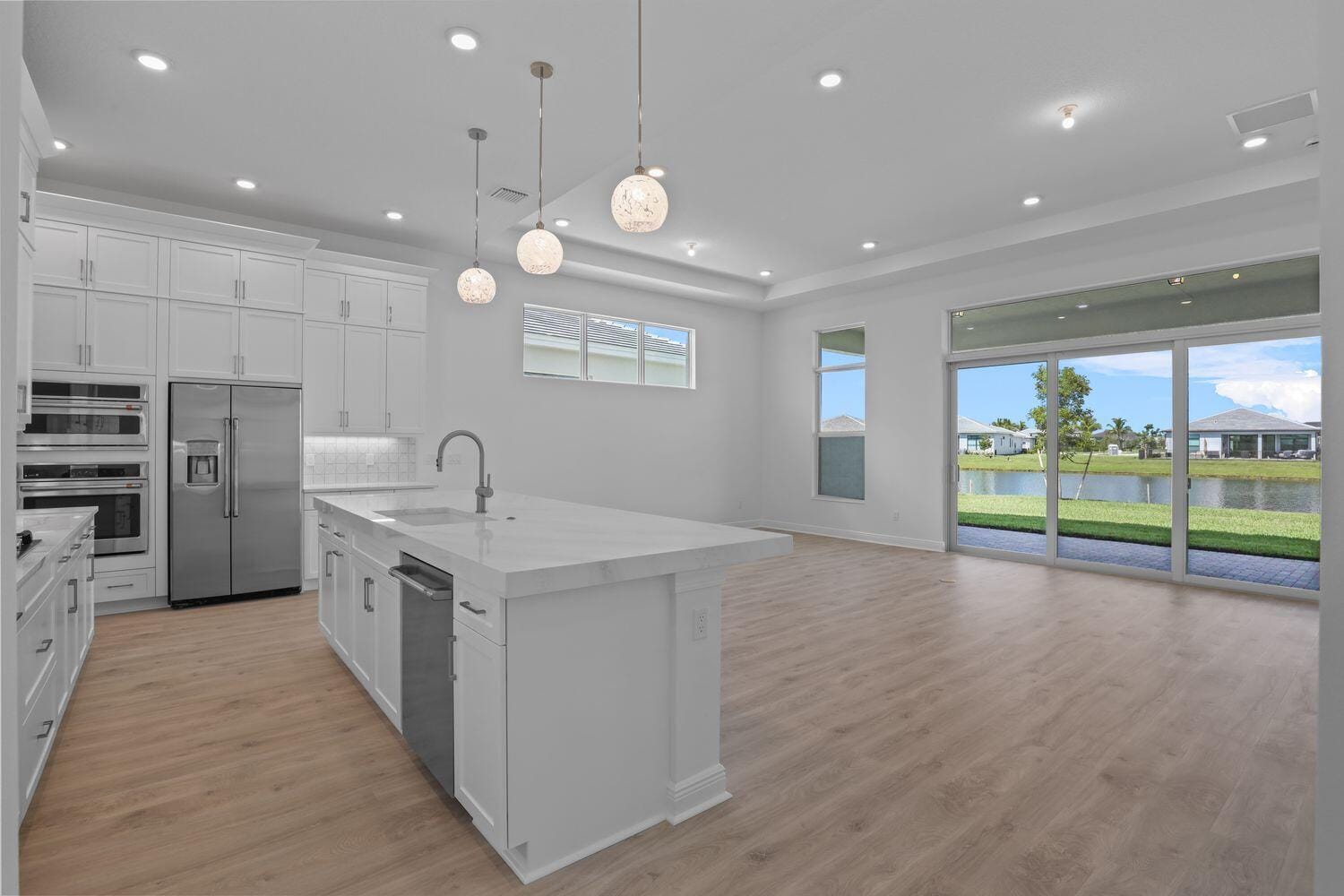 5385 Hutchinson Way — photo 4