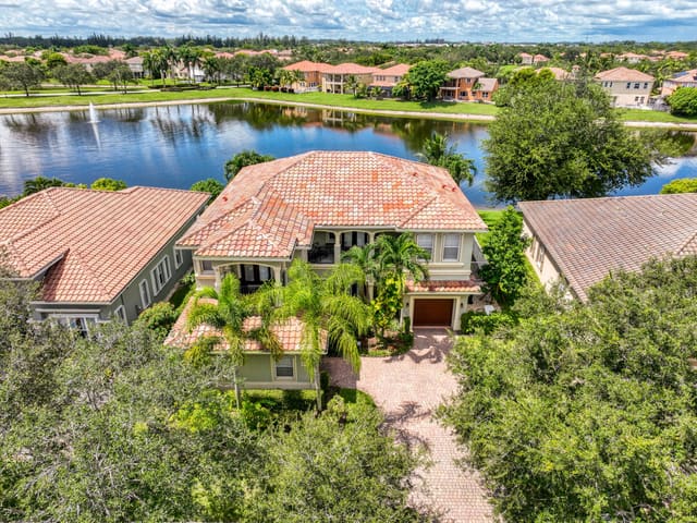 410 Cresta Circle, sold in Terracina, West Palm Beach, FL