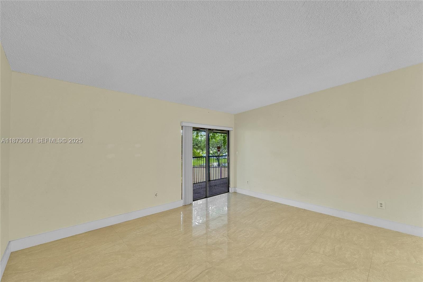 9644 S Belfort Circle 211 — photo 2