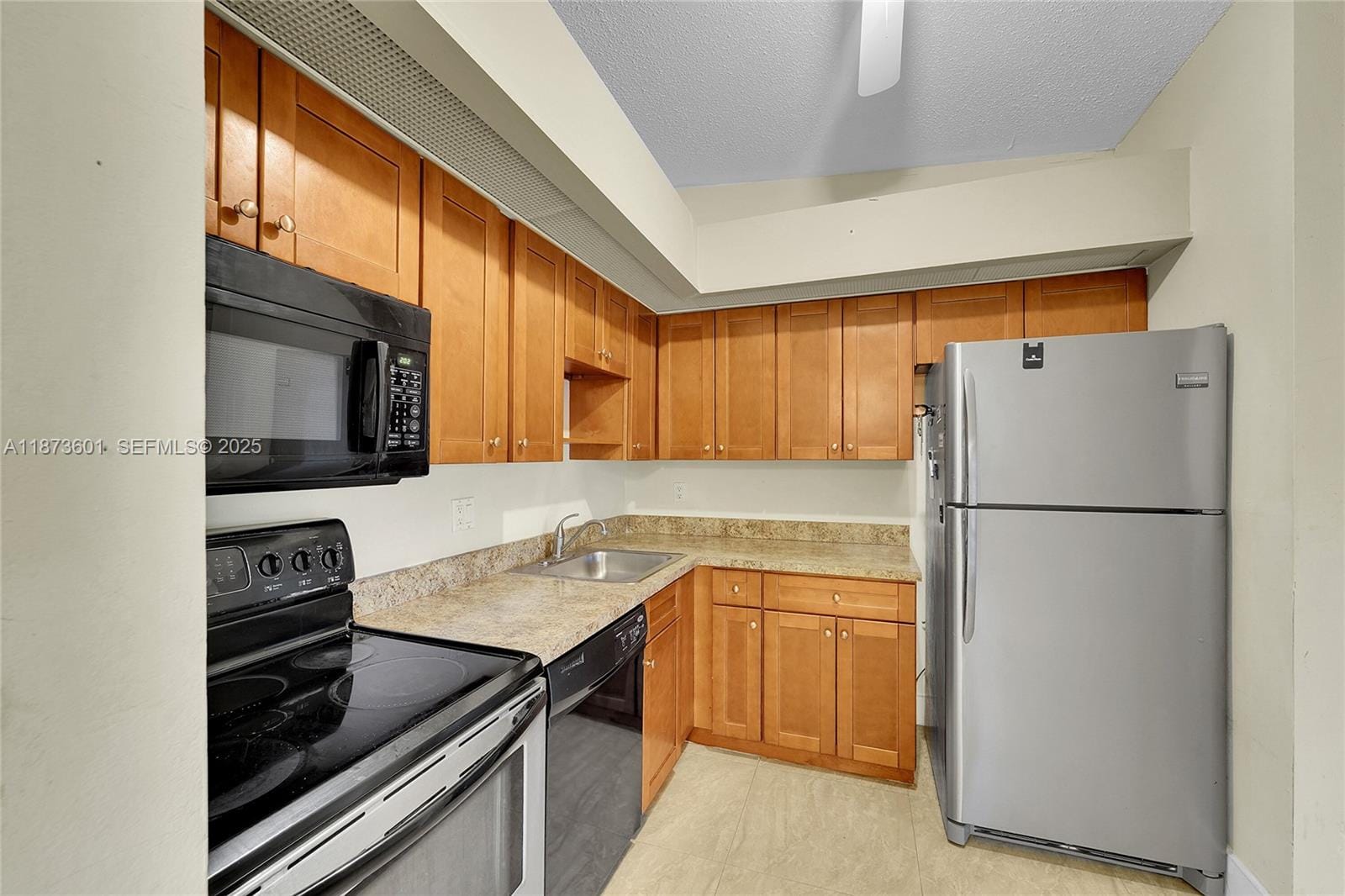 9644 S Belfort Circle 211 — photo 4
