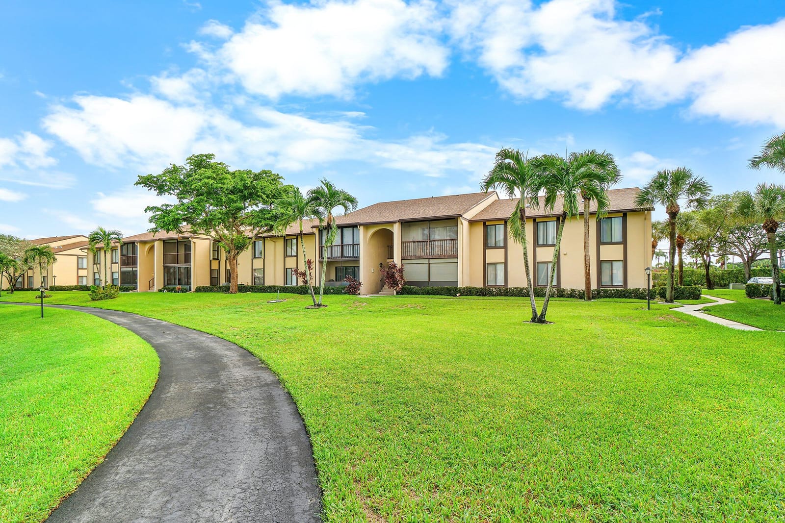 826 Sky Pine Way G2, Greenacres, FL 33415