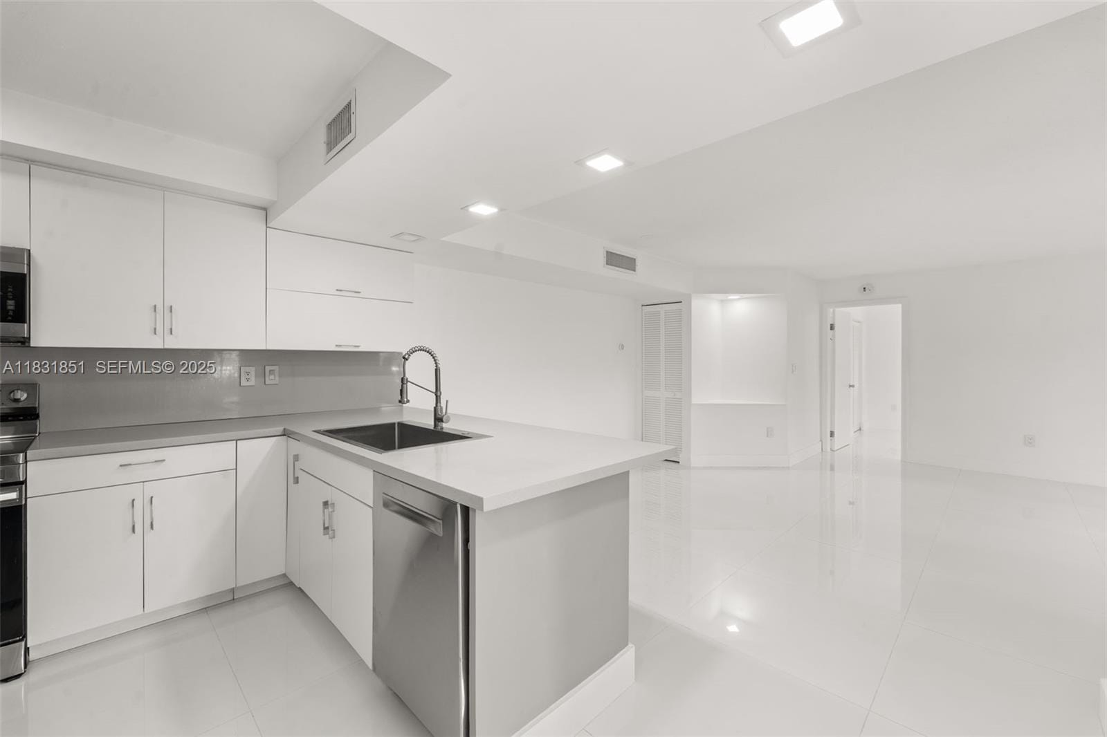 4720 NW 102nd Avenue 108-21, Doral, FL 33178 photo 2