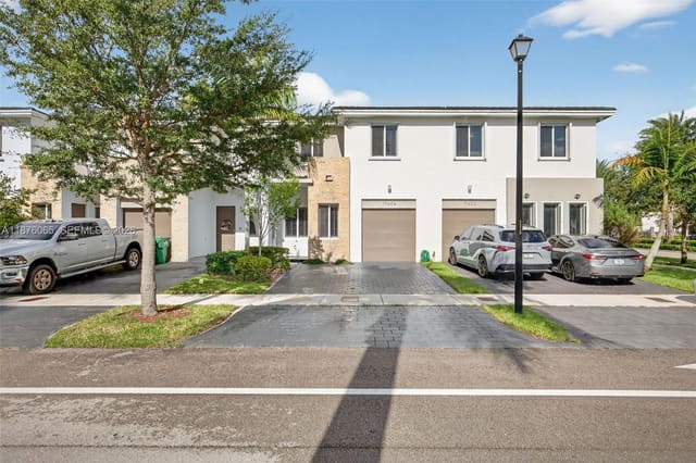 17606 SW 149th Place 17606, sold in Venetian Parc, Miami, FL