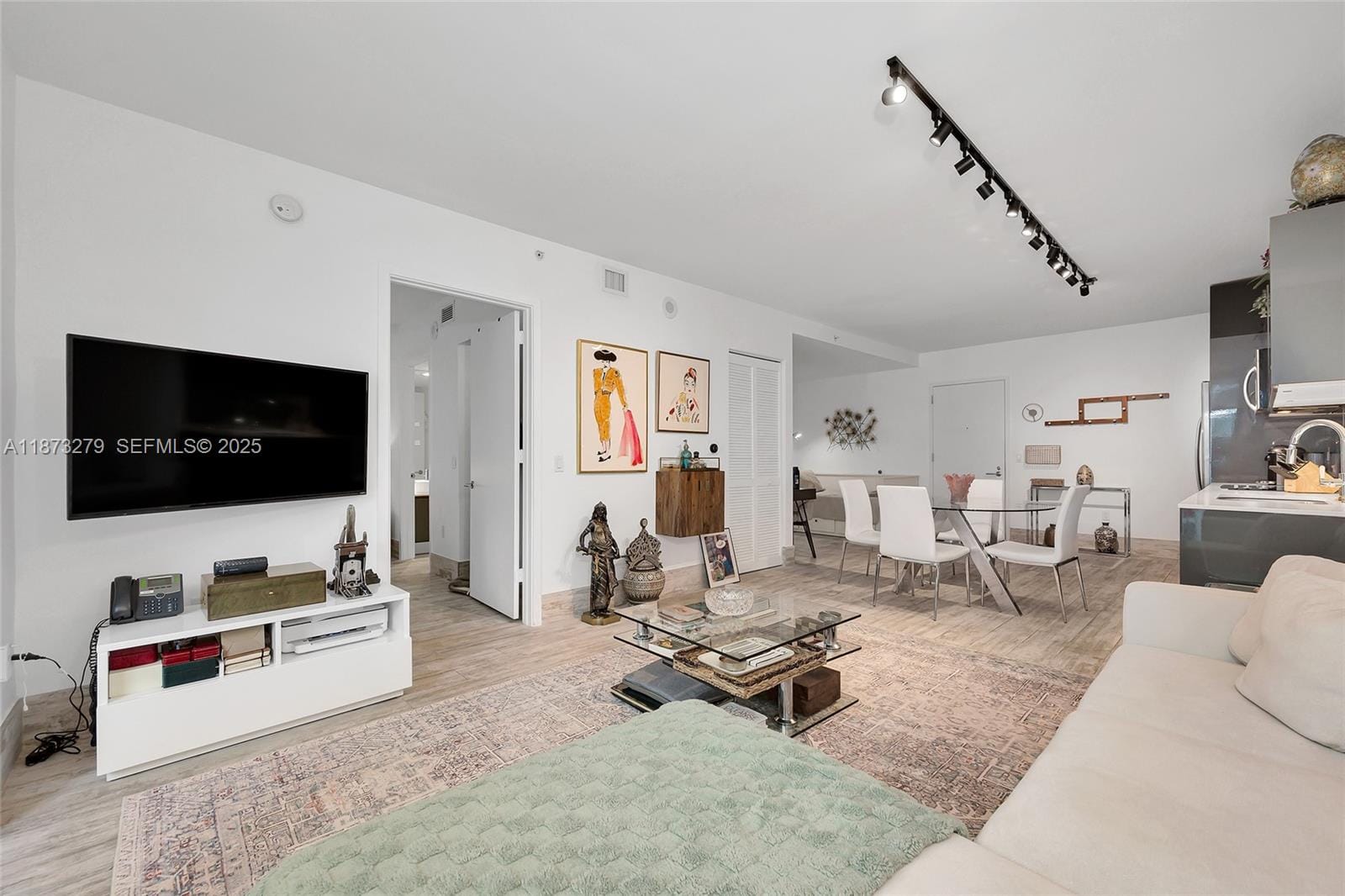 31 SE 6th Street 304, Miami, FL 33131 photo 15