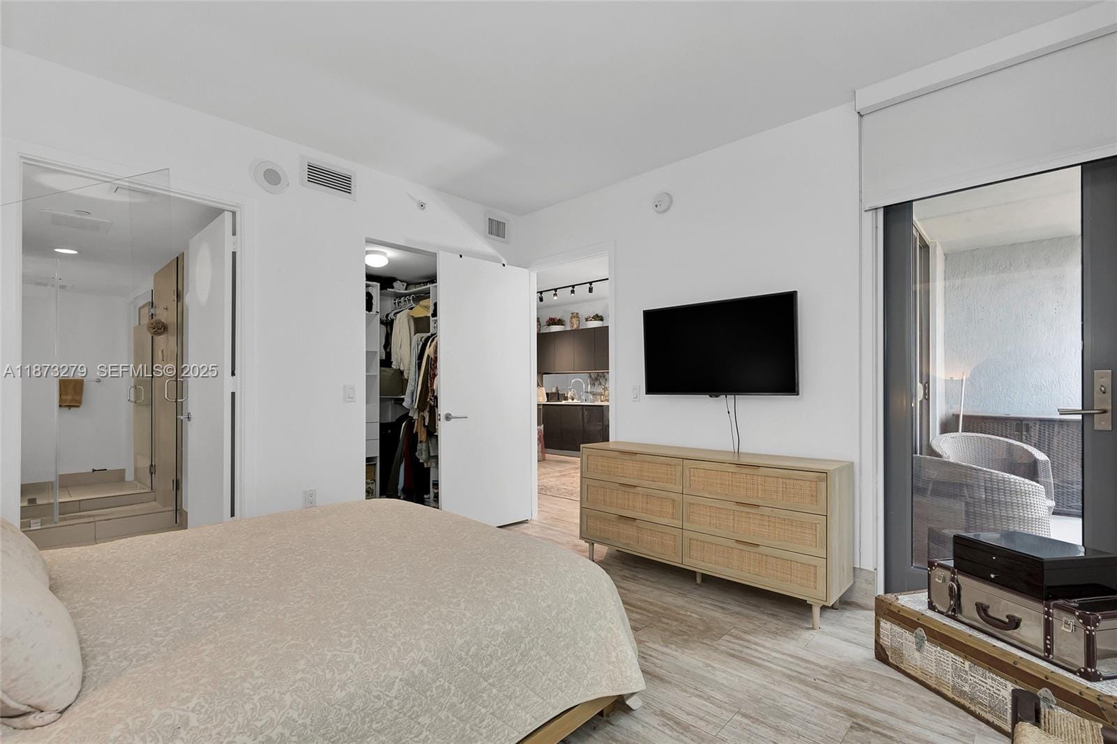 31 SE 6th Street 304, Miami, FL 33131 photo 21