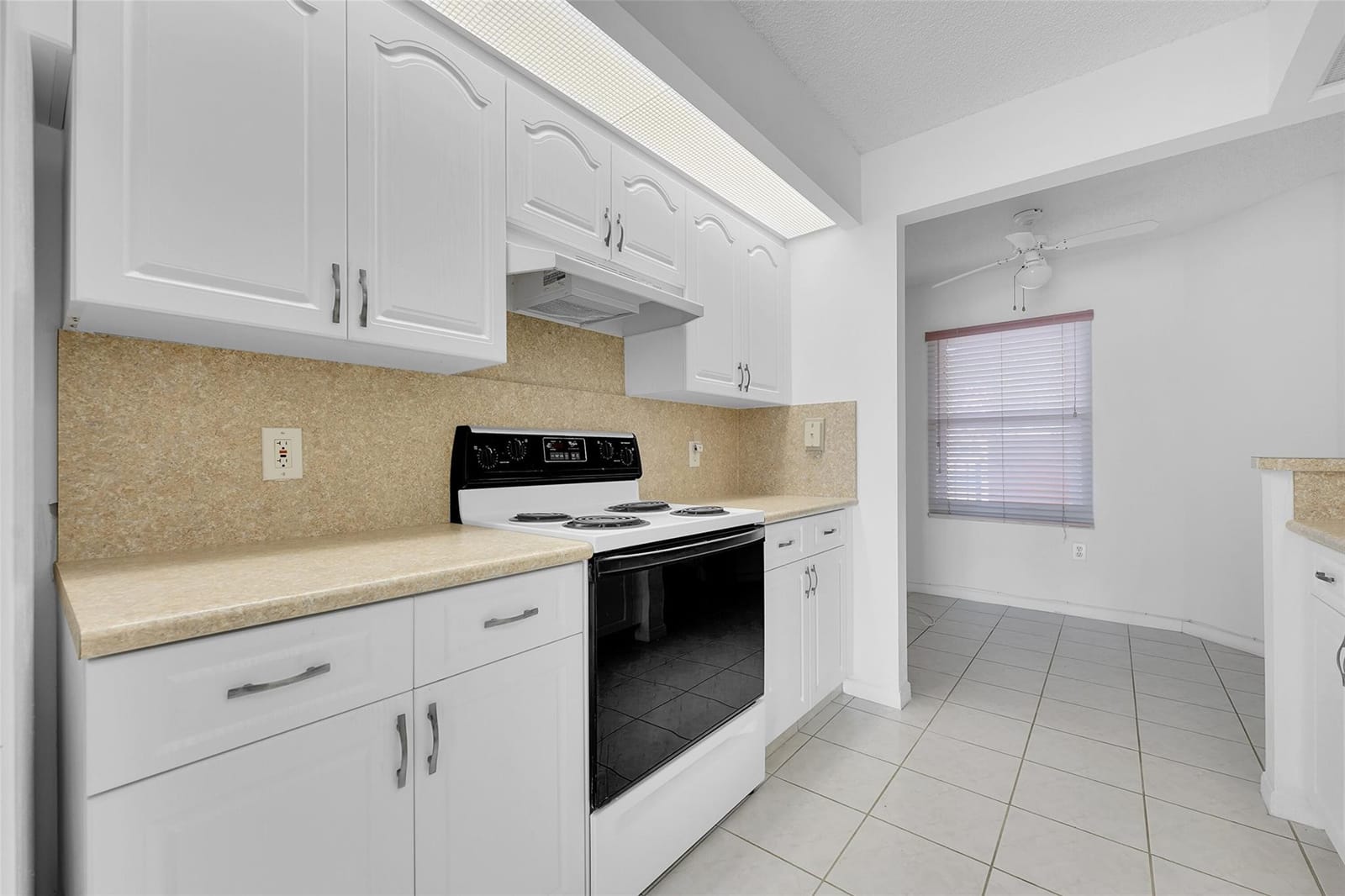 571 SW 141 St Avenue 204N, Pembroke Pines, FL 33027 photo 13