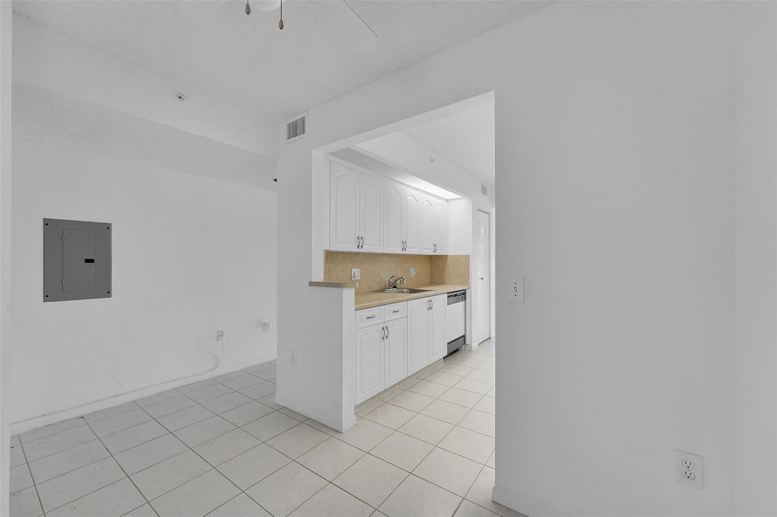 571 SW 141 St Avenue 204N, Pembroke Pines, FL 33027 photo 15