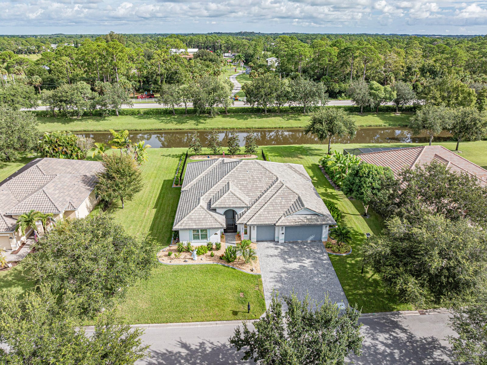8300 Meredith Place, Vero Beach, FL 32968 photo 3