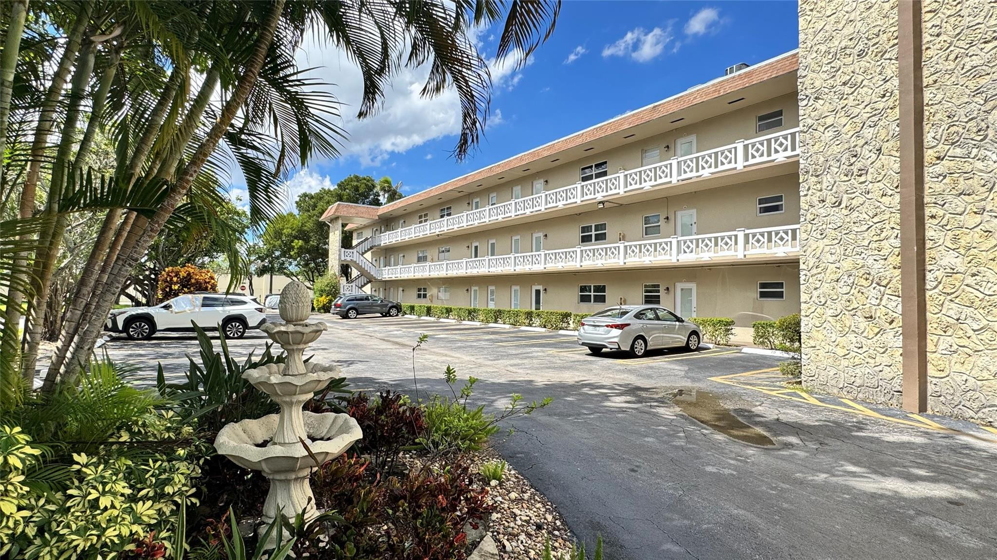 5103 NW 35th Street 606, Lauderdale Lakes, FL 33319, Lauderdale Lakes