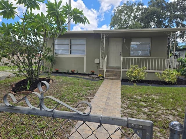 6400 Meade Street, sold in Linwood Gardens No 2, Hollywood, FL