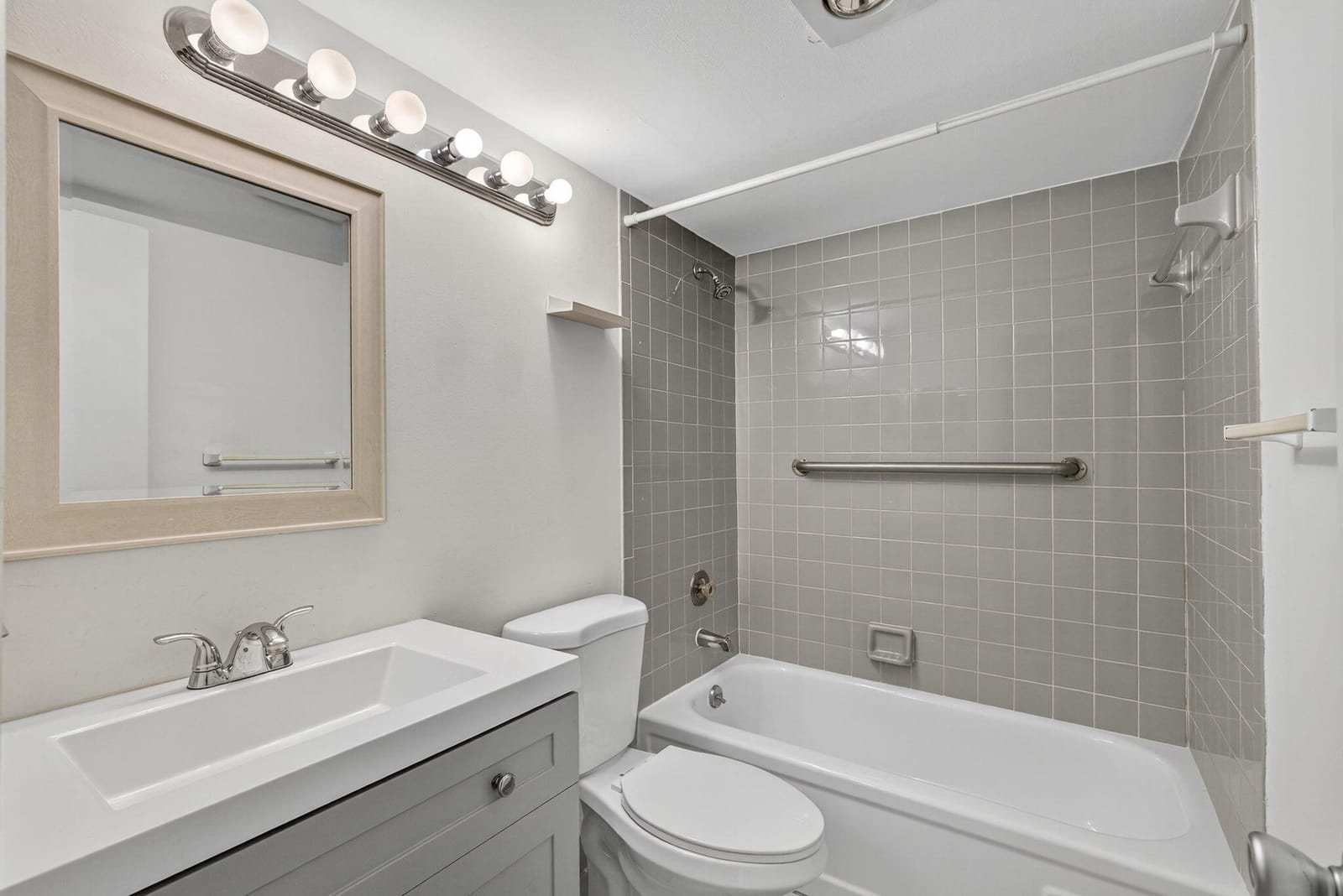 7 Dorchester A, West Palm Beach, FL 33417 photo 3