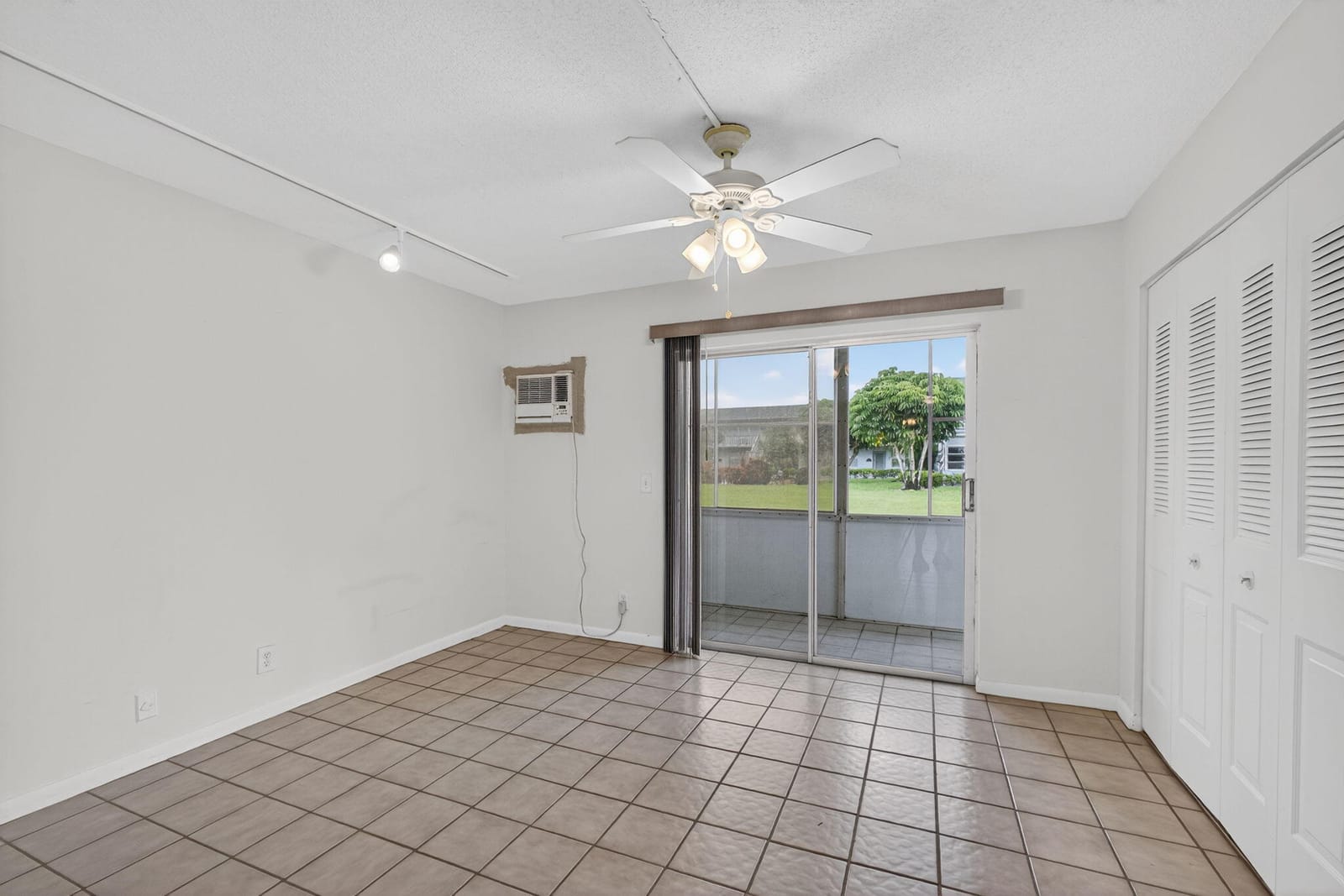 7 Dorchester A, West Palm Beach, FL 33417 photo 4