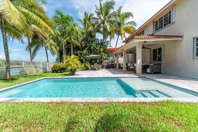 2547 Hunters Run Way, sold in Sector 7-Parcel N-1, Weston, FL