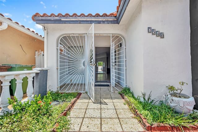 7540 W 29th Avenue, Hialeah, FL 33018