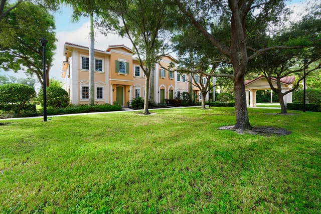 117 Glencullen Circle, Jupiter, FL 33458