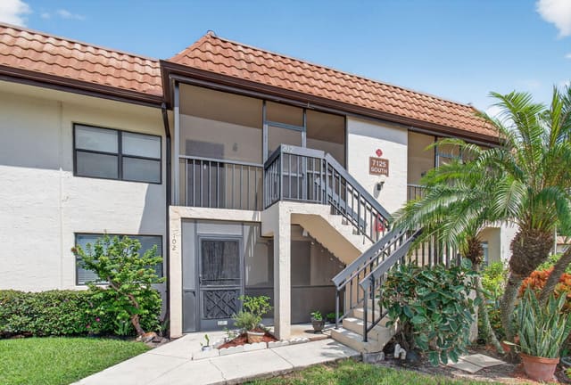7125 Golf Colony Court 202, sold in Lucerne Lakes Golf Colony Condos 1 Thru 12 And 14, Lake Worth, FL