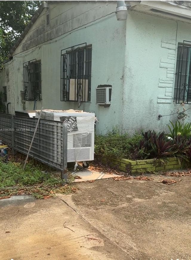 2250 NW 86th Terrace, sold in Bloomfield Hills, Miami, FL