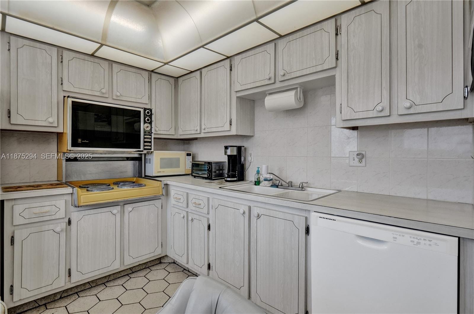218 NE 12th Avenue 302, Hallandale Beach, FL 33009 photo 26