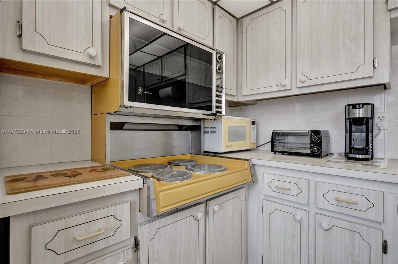 218 NE 12th Avenue 302, Hallandale Beach, FL 33009 photo 29