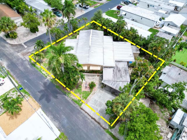 8903 Oak Street, sold in Pine Grove Village, Boynton Beach, FL