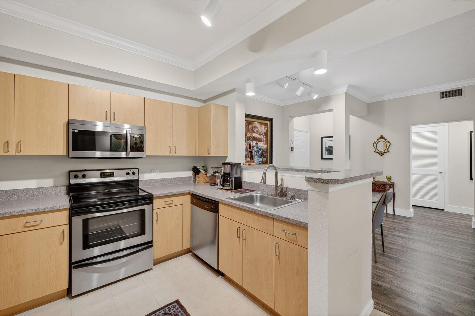 533 NE 3rd Avenue 531 — photo 12