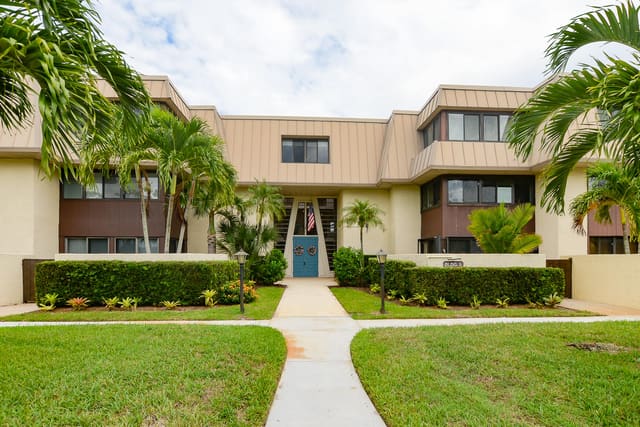 1800 SE Saint Lucie Boulevard 9-305, sold in Conquistador Condo, Stuart, FL