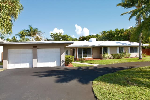 2780 NE 22nd Avenue, sold in Hillsboro Isles 29 4 B, Lighthouse Point, FL