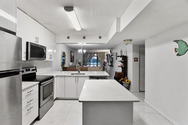 3300 NW 46th Street 103, Oakland Park, FL 33309