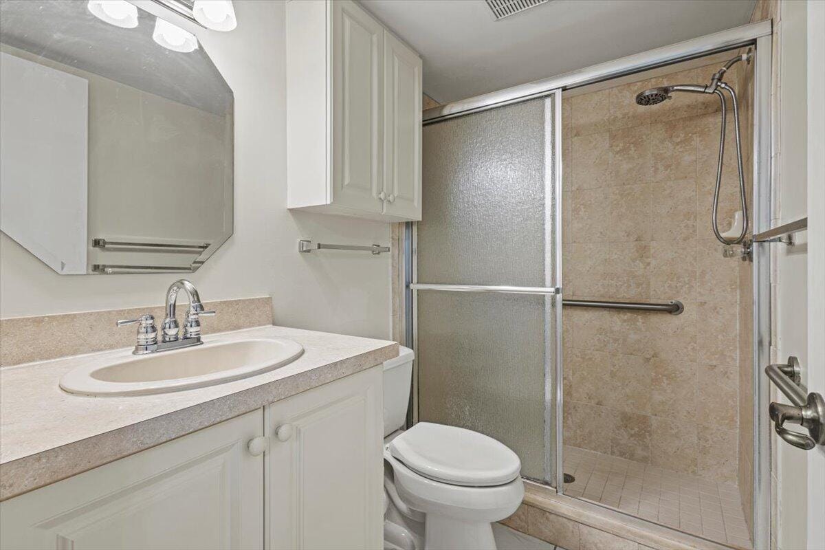 511 SW South River Drive 103, Stuart, FL 34997 photo 11