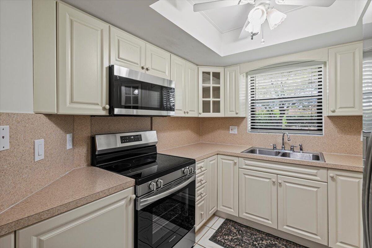 511 SW South River Drive 103, Stuart, FL 34997 photo 16