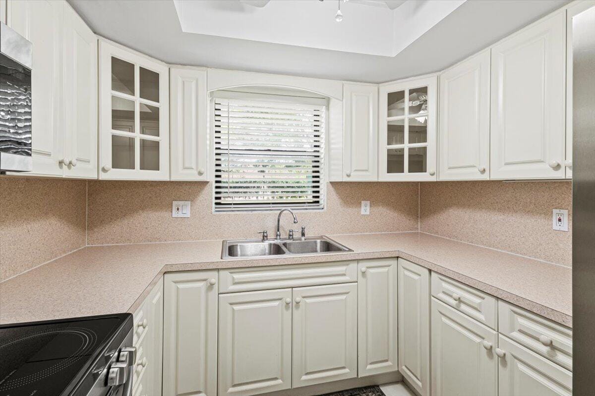 511 SW South River Drive 103, Stuart, FL 34997 photo 17