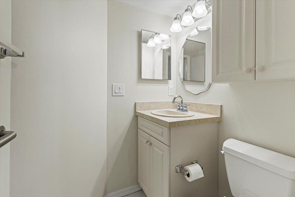 511 SW South River Drive 103, Stuart, FL 34997 photo 27