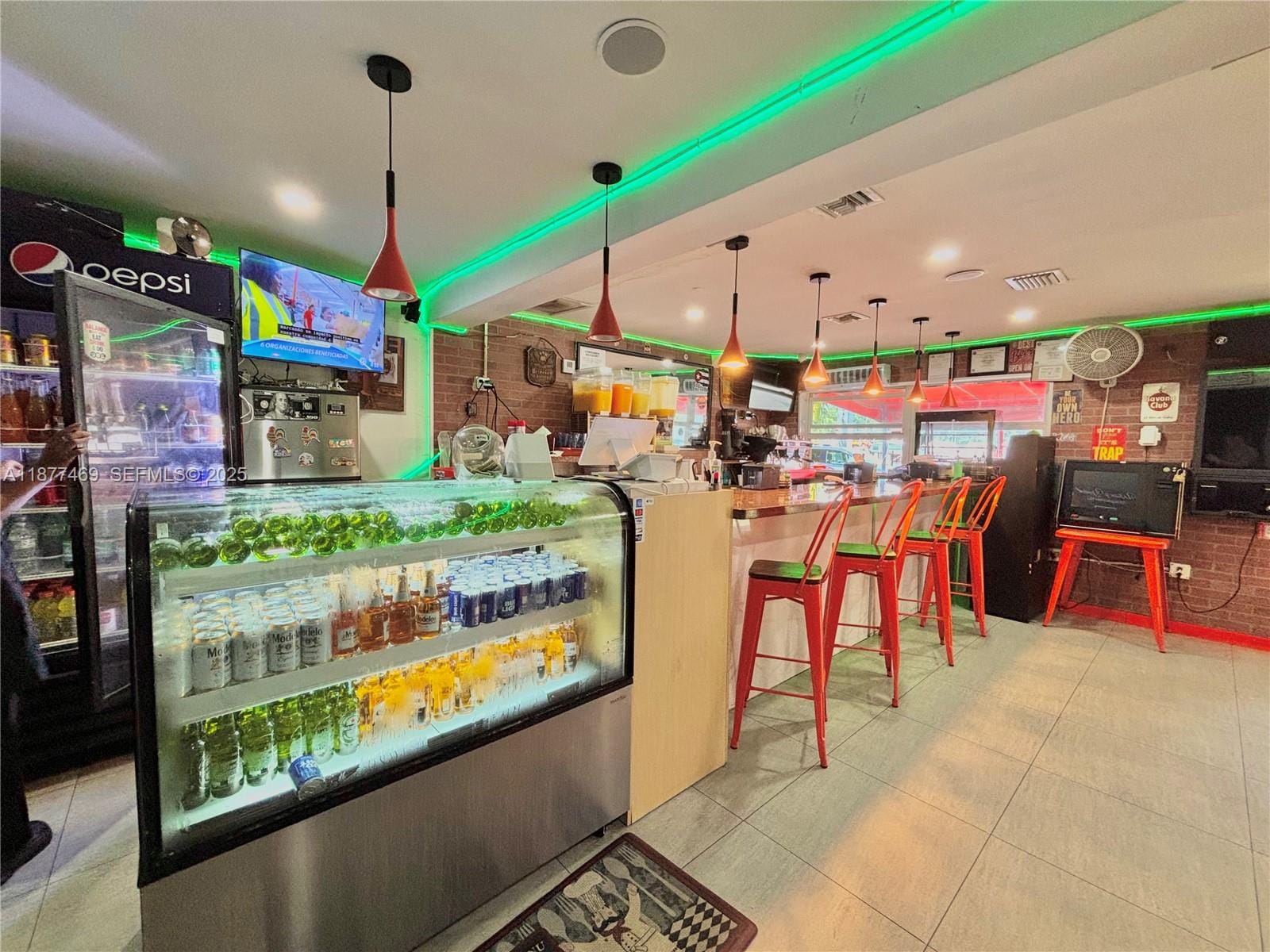 Cafeteria / Bar For Sale By The Palmetto — photo 1