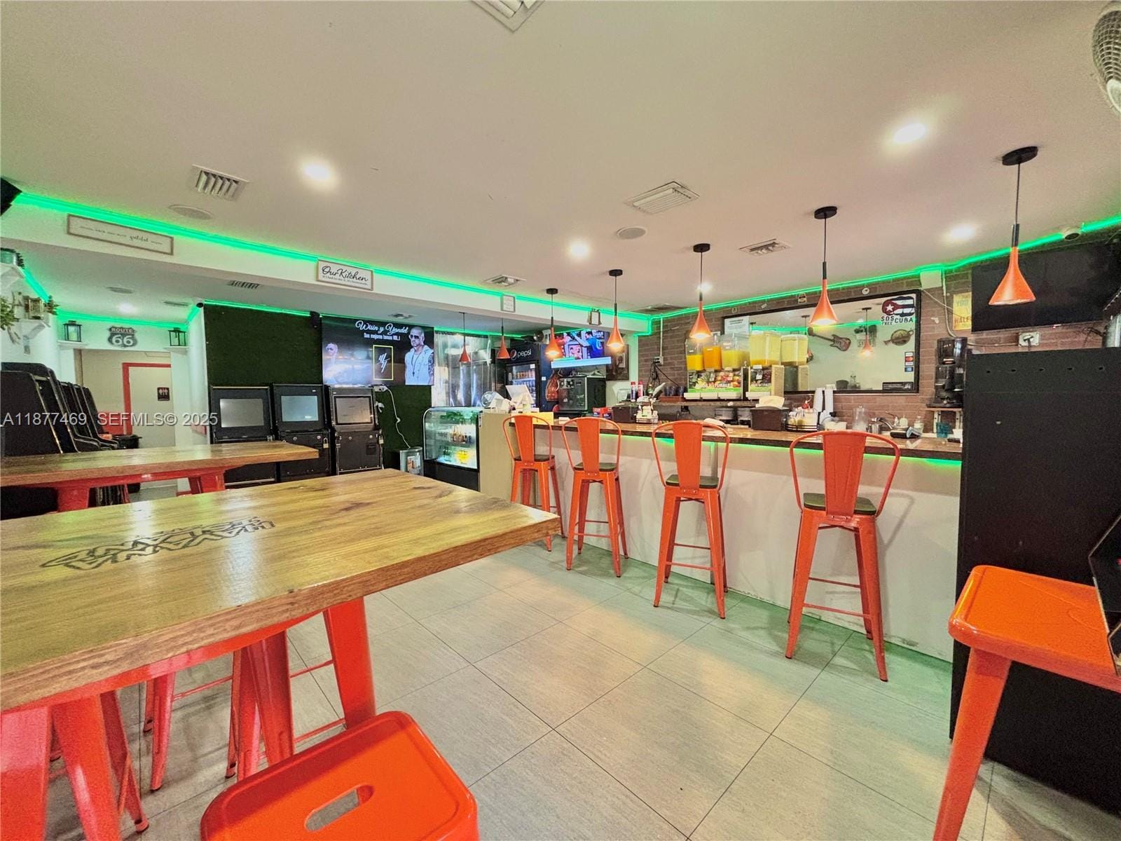 Cafeteria / Bar For Sale By The Palmetto — photo 2