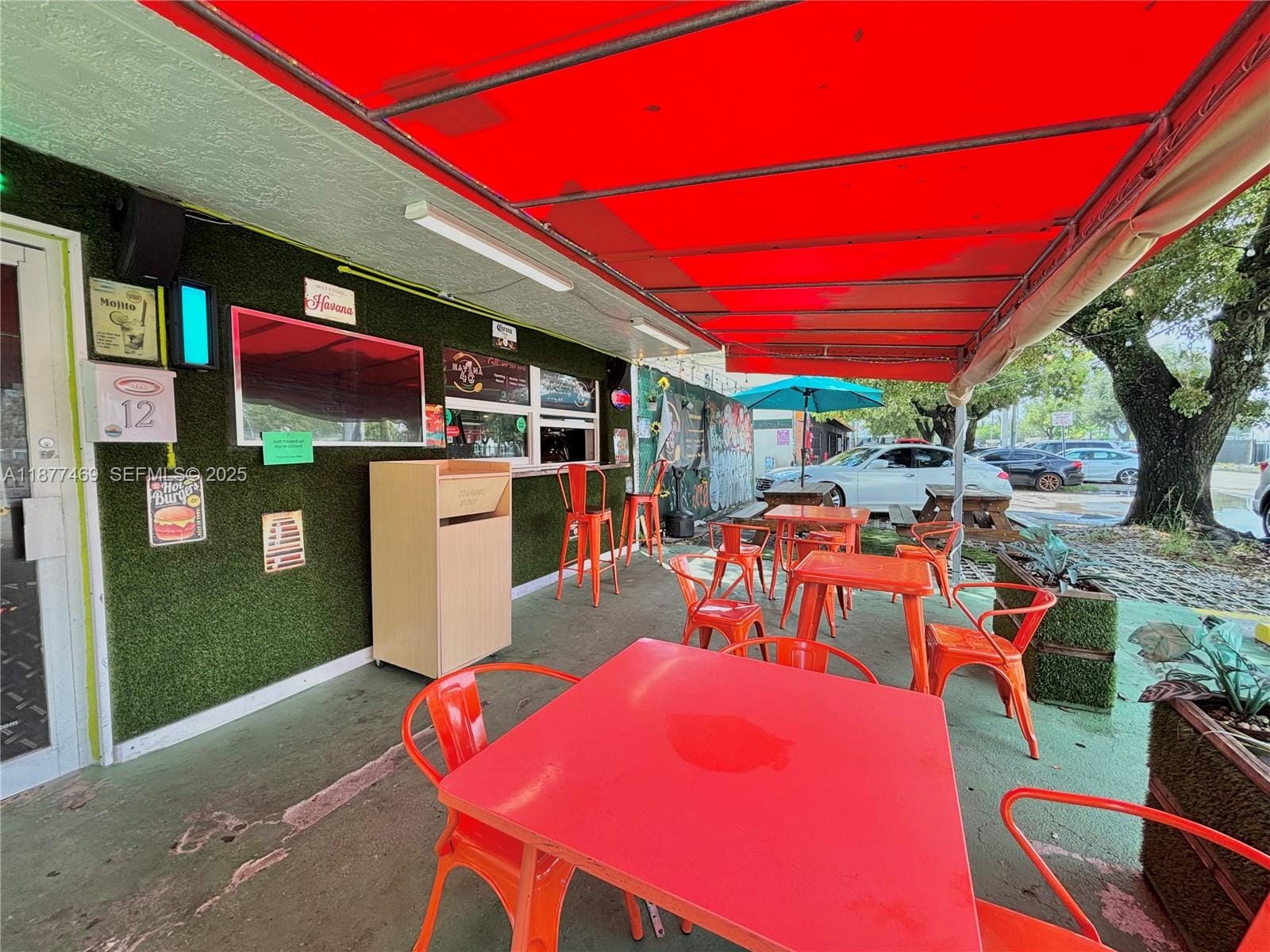 Cafeteria / Bar For Sale By The Palmetto — photo 12