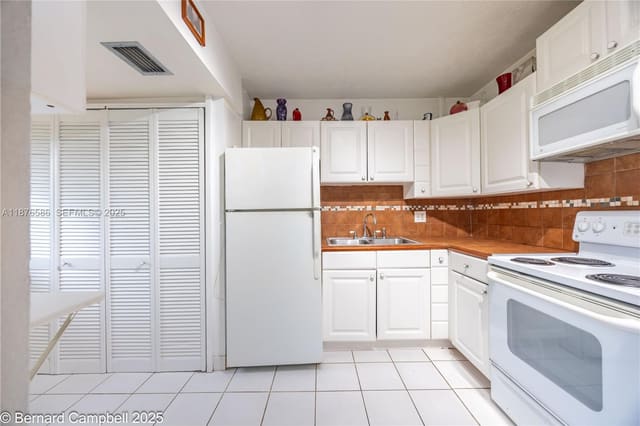 7135 W Sunrise Boulevard 7135, sold in Apple Creek, Plantation, FL