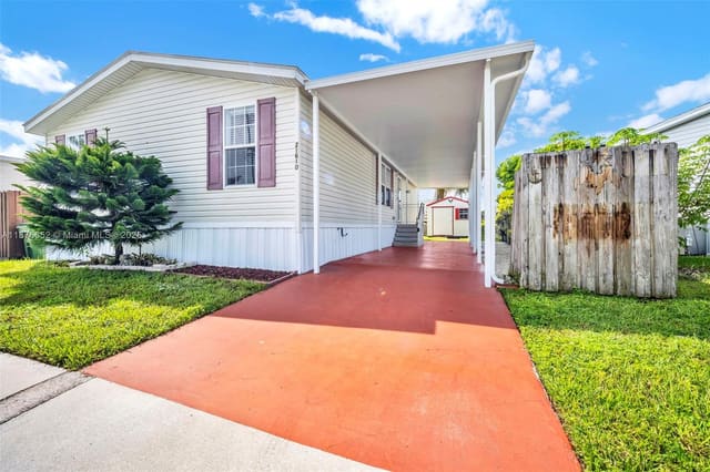 21610 NW 4th Place, Pembroke Pines, FL 33029