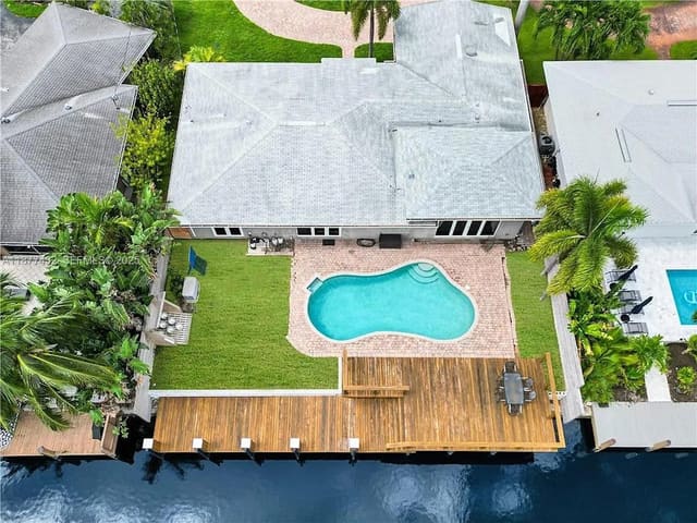 2306 NE 15th Avenue, sold in Edgewater Estates, Wilton Manors, FL