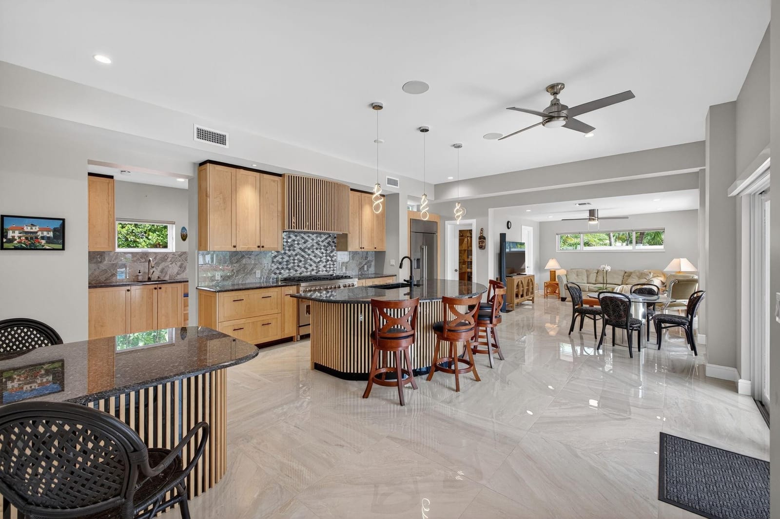 2024 Harbourview Drive — photo 3