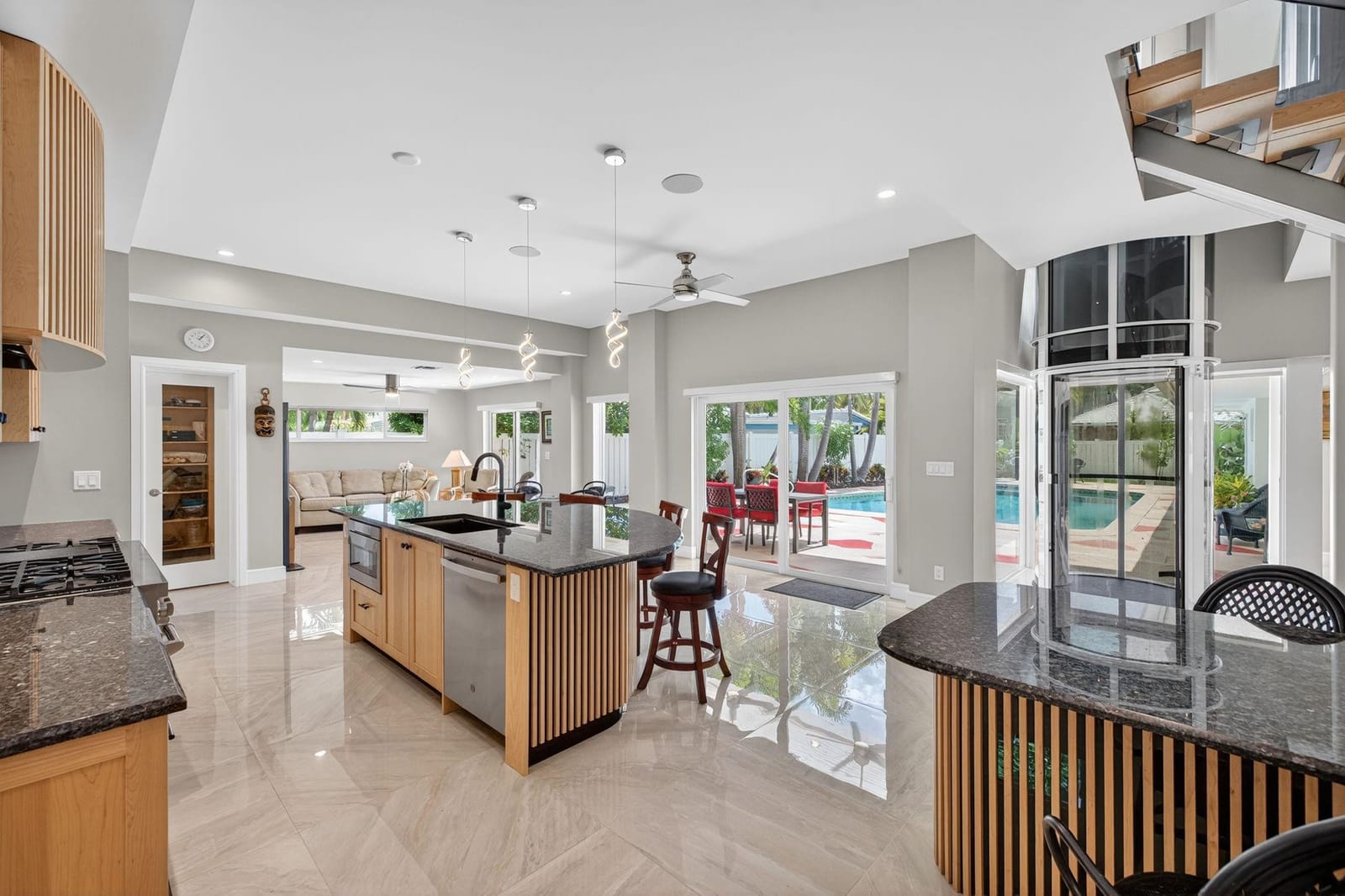 2024 Harbourview Drive — photo 4