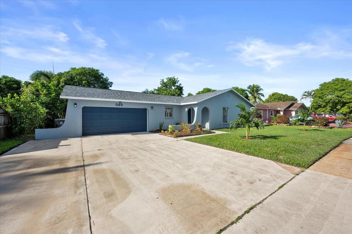 1160 Fernlea Drive — photo 2