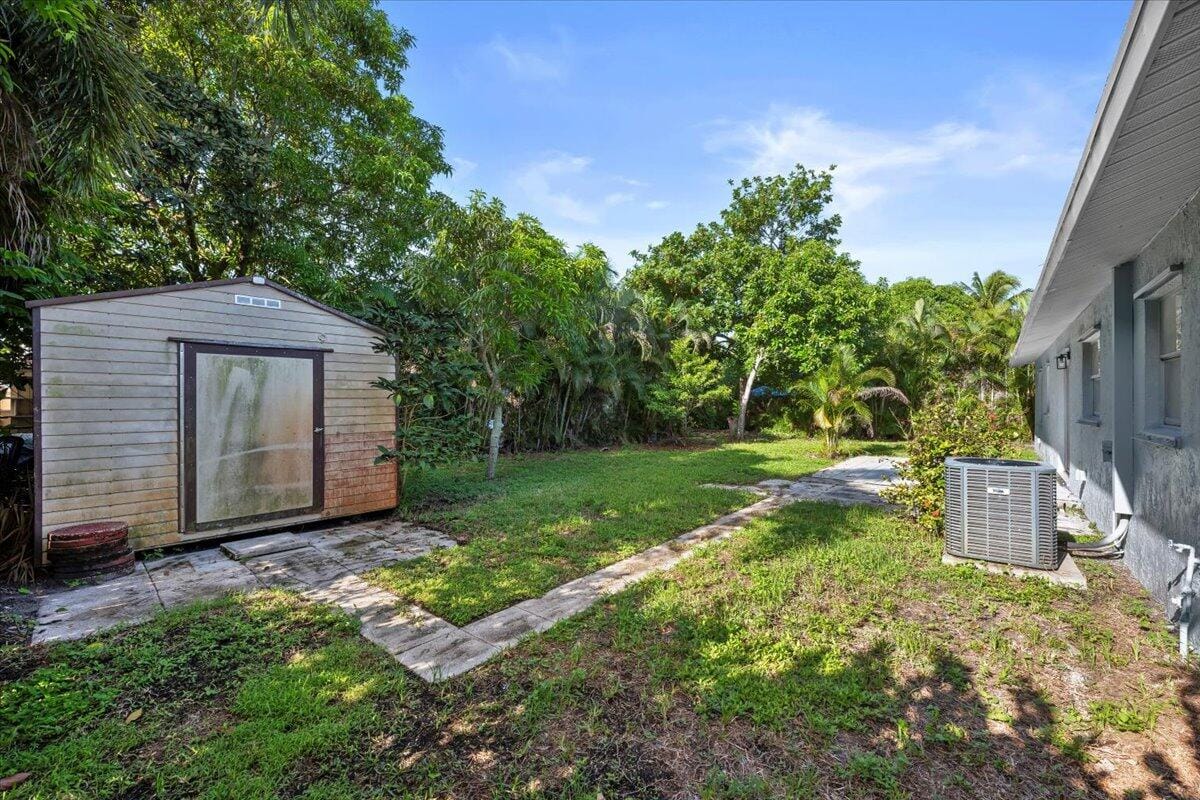 1160 Fernlea Drive — photo 12