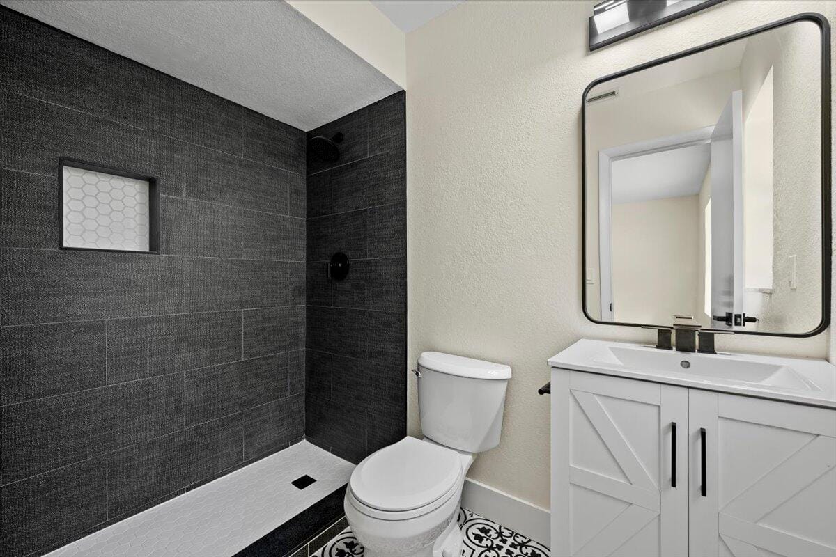 1160 Fernlea Drive — photo 9