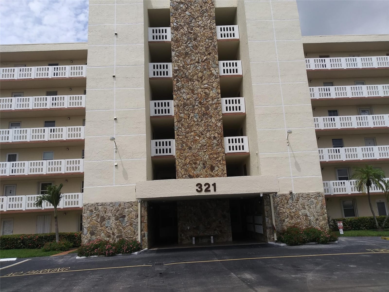 321 SE 3rd Street 306, Dania Beach, FL 33004 photo 1