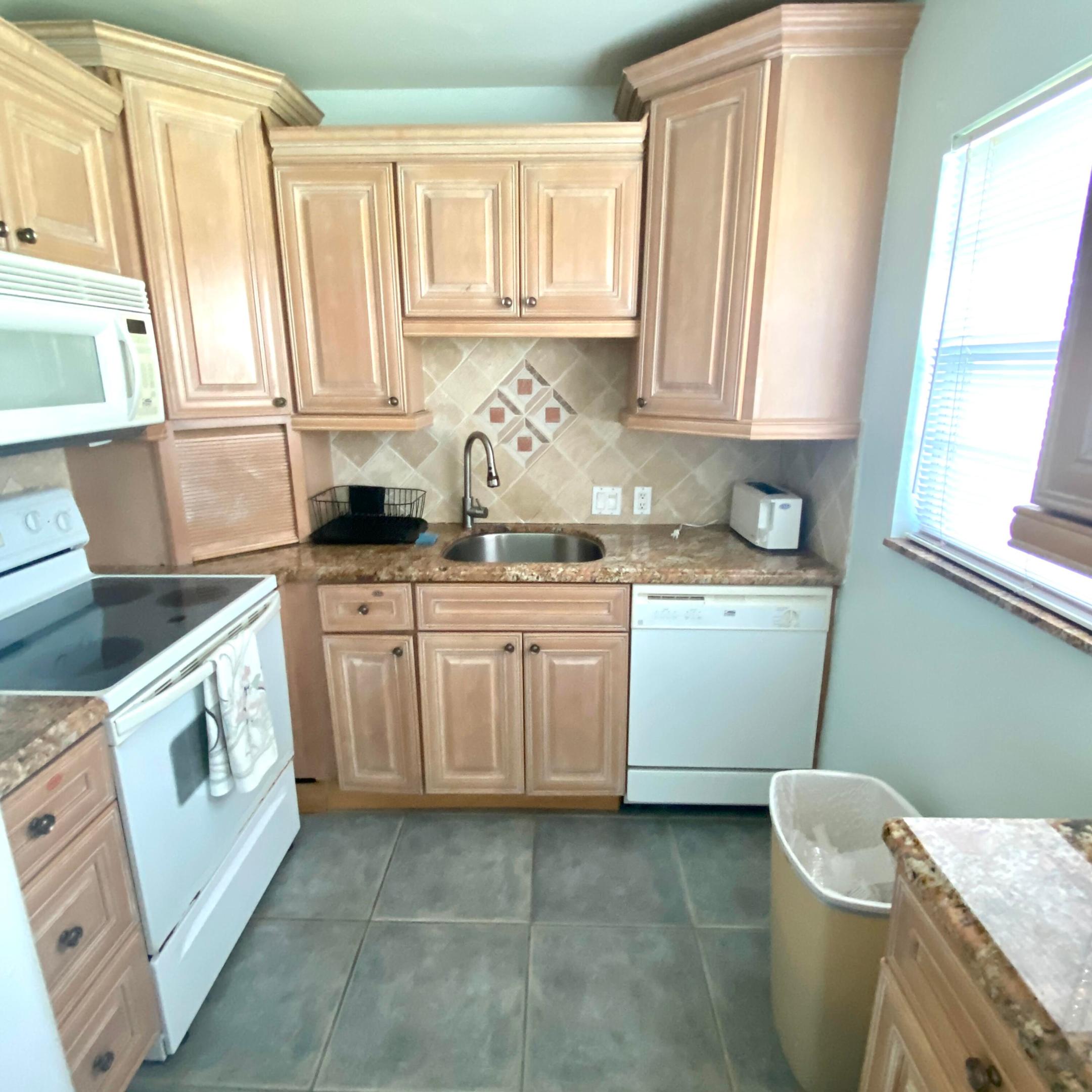 392 Brighton J, Boca Raton, FL 33434, Boca Raton